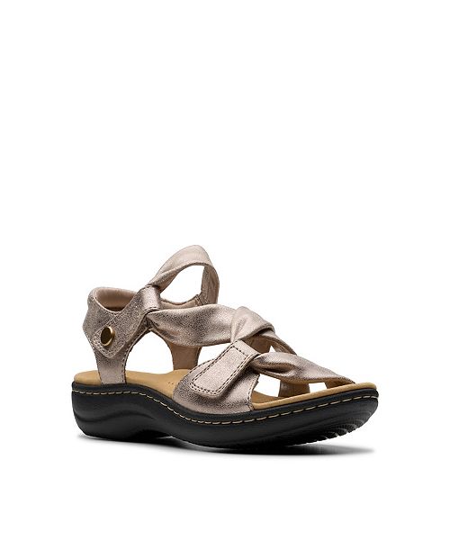 Clarks Collection Women's Laurieann Bell Round Toe Flat Sandals Women's Fashion Shoes & Accessories