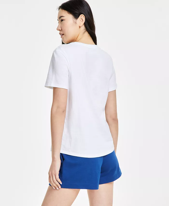 Nike Women's Sportswear Club Essentials T-Shirt Women's Fashion Shoes & Accessories