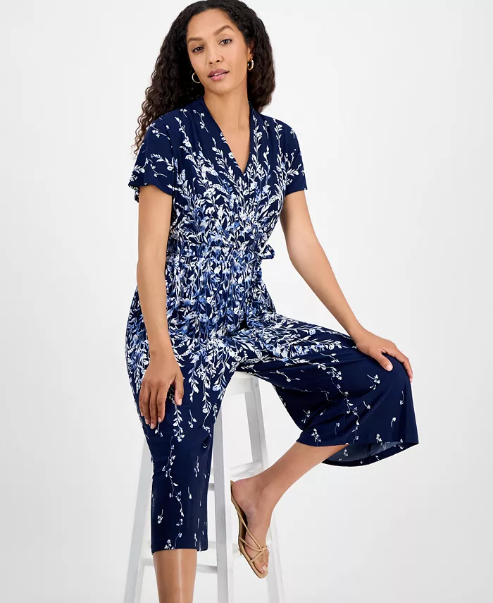 Sandra Darren Petite Printed Cropped Flutter-Sleeve Jumpsuit Women's Fashion Shoes & Accessories